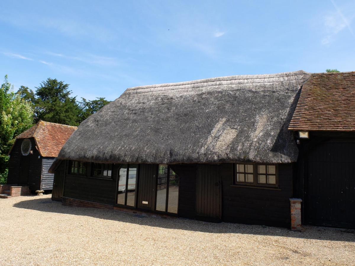 The Thatched Barn Villa Thame Exterior photo